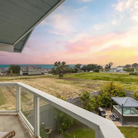 Coastal Dream - 2 Blocks To Ocean, Steps To Beach, Hot Tub, Coastal Trail, Bbq